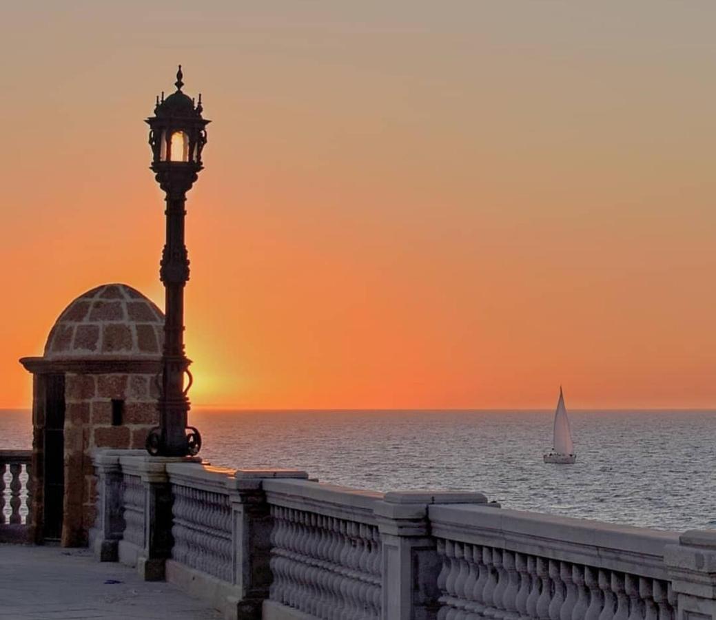 El Rincon De La Caleta Apartment Кадис Екстериор снимка